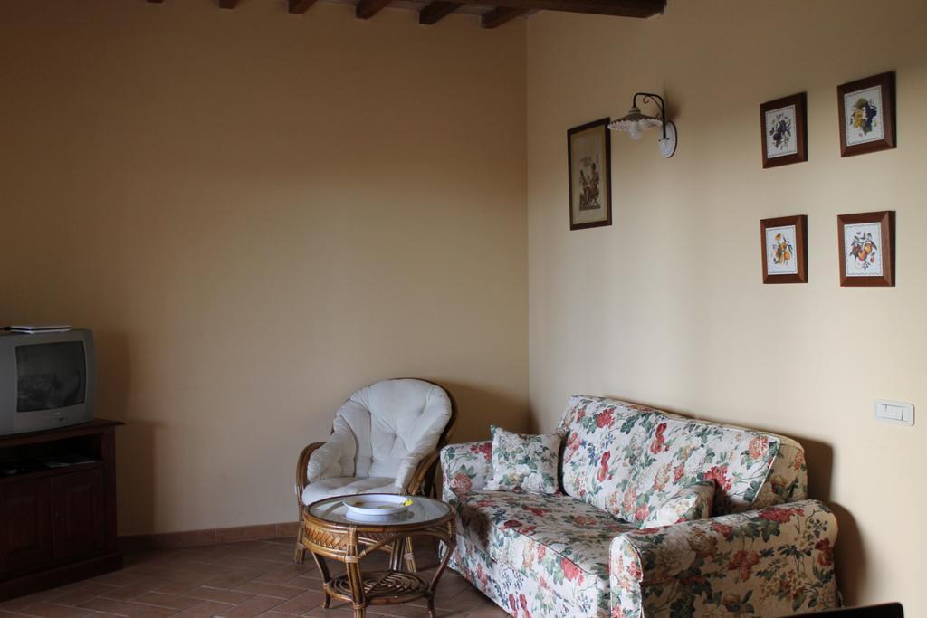 Agriturismo Colle D' Oro Pescia Romana Rum bild